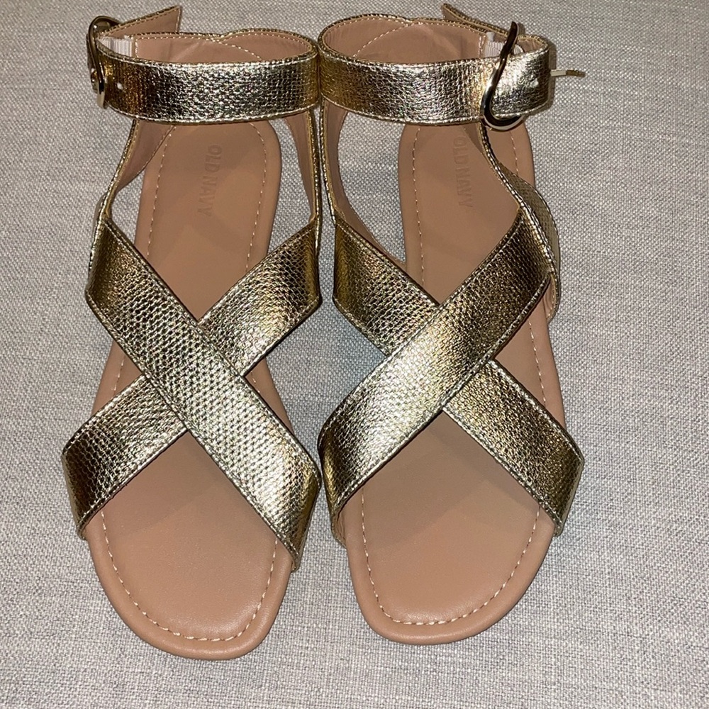 NWOT Gold faux leather cross strap Buckle Sandals/ Old Navy/ Size 8.5 Women’s